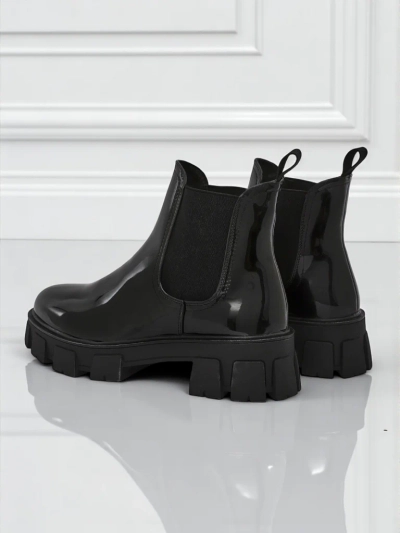 Royalfashion Stiefeletten mit massiver Sohle aus lackiertem Öko-Leder Calista Weide