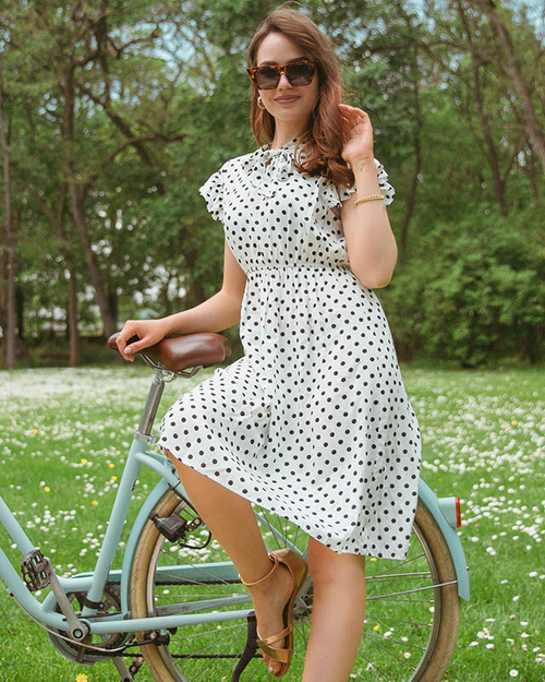 Жіноча біла сукня в горошок до коліна - Одяг
