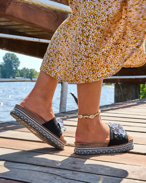 Жіночі шльопанці Royalfashion з кристалами чорного кольору Bollah