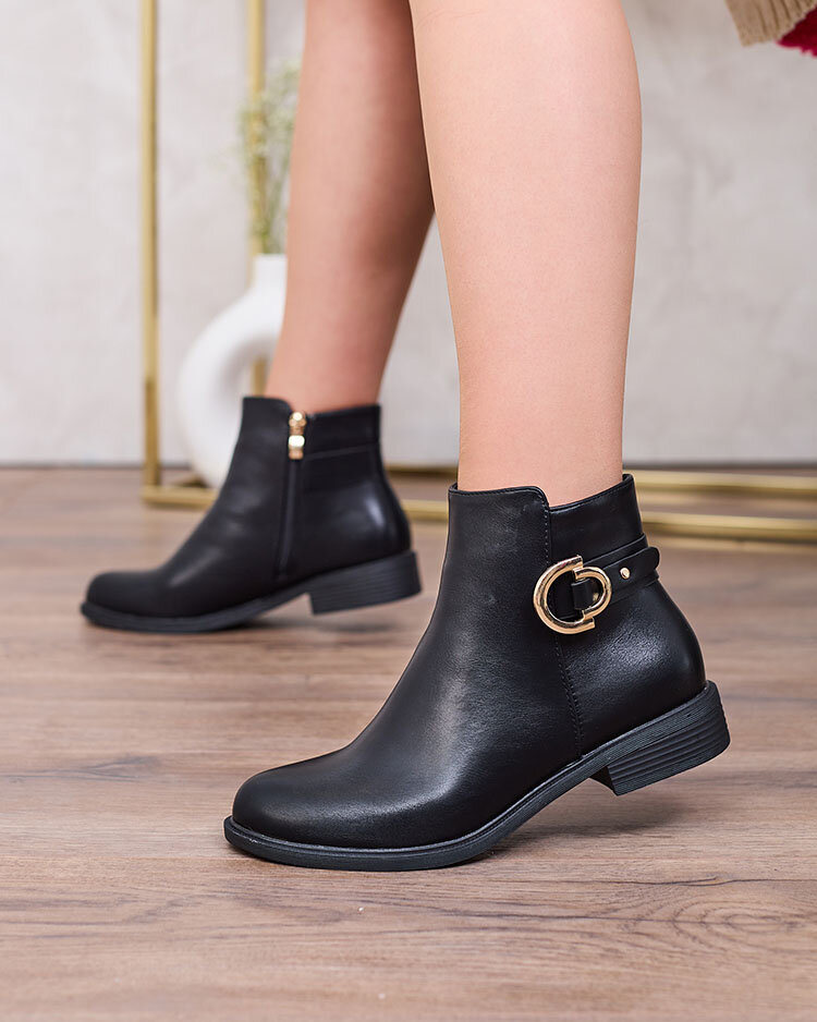 Royalfashion Schwarze Damenstiefel a'la sztyblety mit Verzierungen Ederte