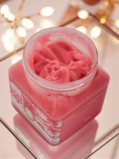 Feinkörniges Gesichts- und Körperpeeling Berries