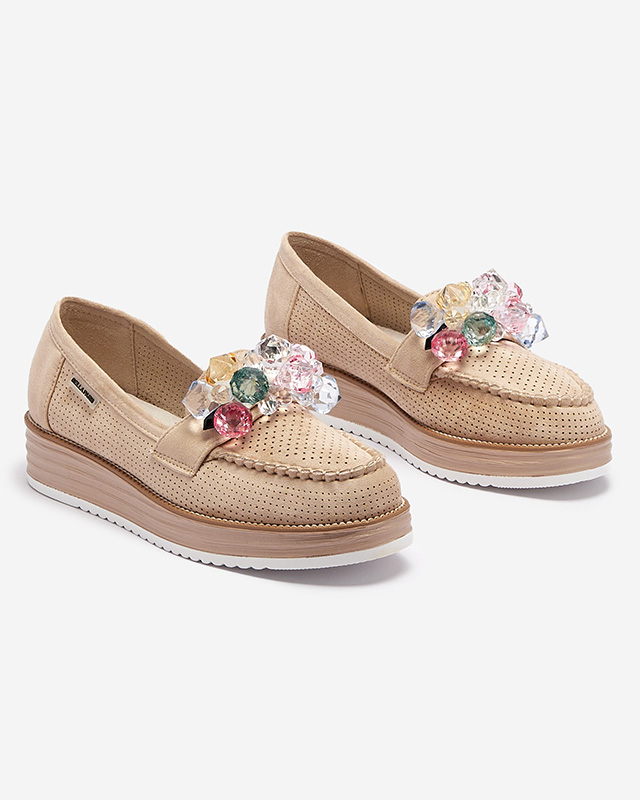 Hellbraune Damenmokassins mit dekorativen Kristallen Liscutio- Footwear