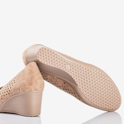 Braune Keilabsätze mit durchbrochenem Polia-Finish - Schuhe