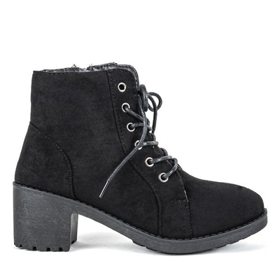 Schwarze Stiefeletten an einem höheren Pfosten Nemesis - Footwear
