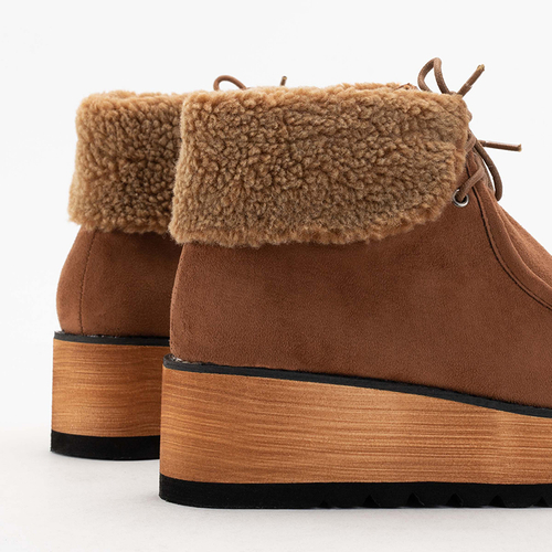 Жіночі ботильйони в кольорі кемел на платформі Wedesi