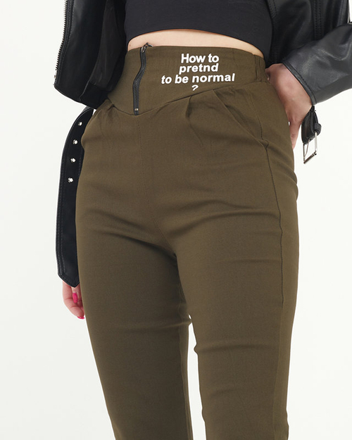 Зелені трегінси з декоративними написами