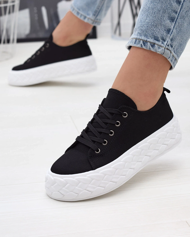 Schwarze Sport-Sneakers auf einem Plateau Saddol- Footwear