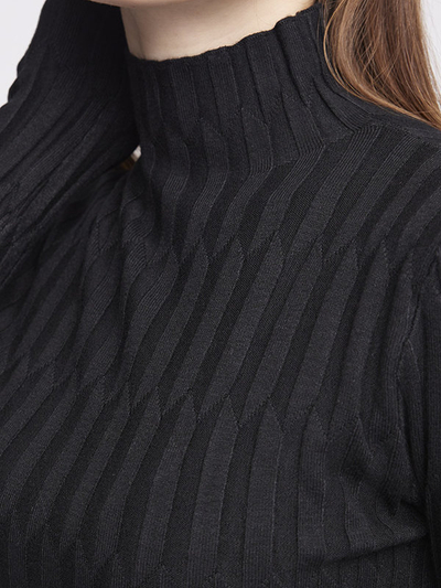 Schwarzer gerippter Damenpullover mit Stehkragen - Bekleidung