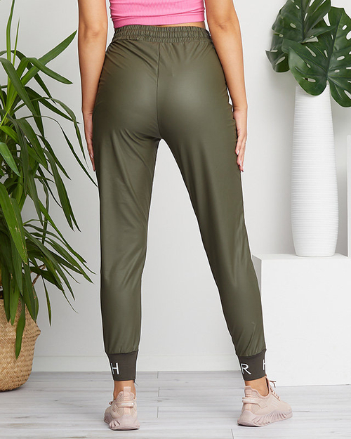 Темно-зелені жіночі штани з екошкіри