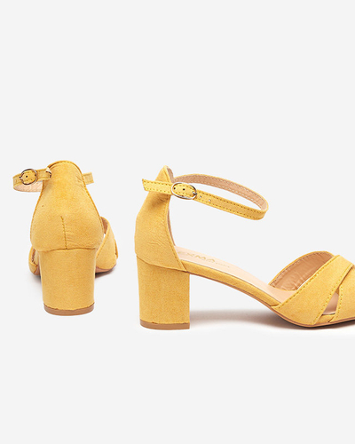Gelbe Damensandalen auf der Post Nenki - Schuhe