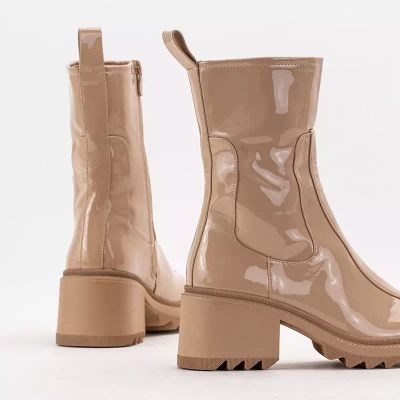 OUTLET Beige Damenstiefel auf einem breiten Pfosten Grifis - Schuhe