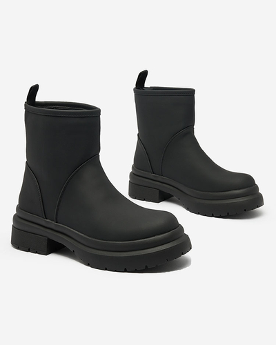 Royalfashion Schwarze matte Damenstiefel mit dickerer Sohle Holeopi
