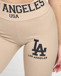 світло-коричневий || коричневий