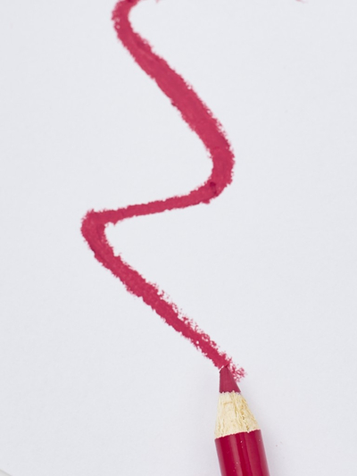 Lippenkonturenstift mit Spitzer in der Farbe Rosenknospe