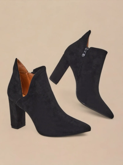 Schwarze Stiefel mit Schnitt von Alania - Schuhe