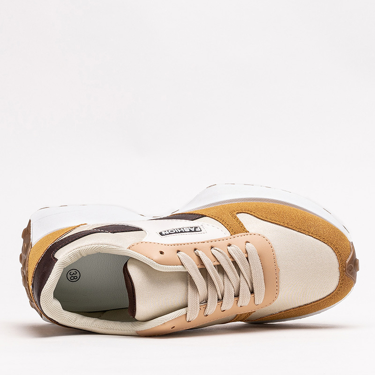 Tragen Sie braune Sportschuhe für Damen - Schuhe