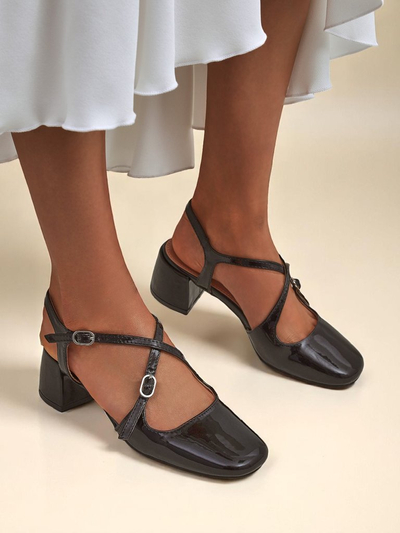 Royalfashion Damenpumps mit niedrigem Absatz und dekorativen Riemen Lollita