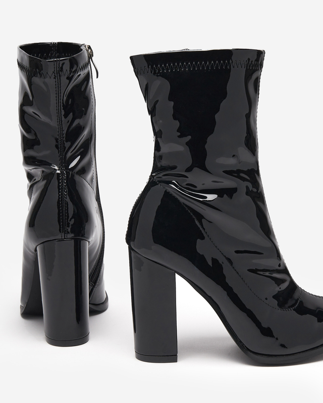 Schwarz lackierte Damenstiefeletten auf dem Rekifa-Post - Schuhe