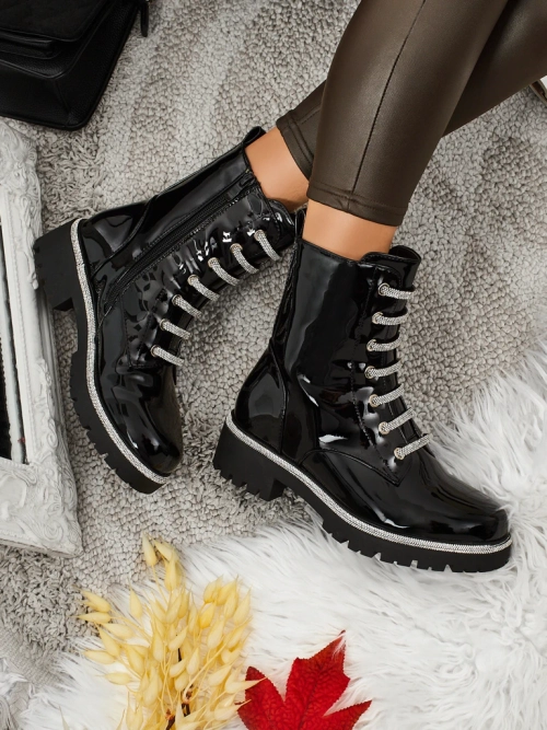 Лаковані шнуровані жіночі ботильйони Fjorra