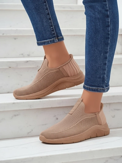 Damen Slip-On Schuhe Selene Beige – bequeme Sneakers mit flachem Absatz