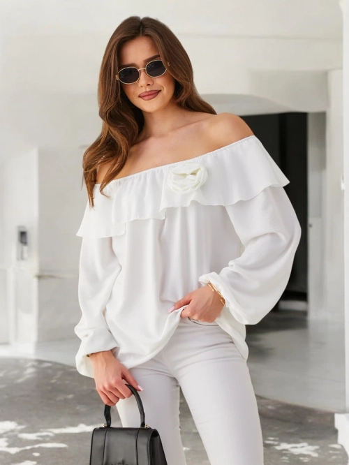 Royalfashion жіноча блуза а-ля іспанська з воланами та квіткою