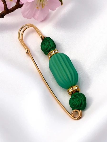 Dekorative Damenbrosche mit Rosen Rose Charm