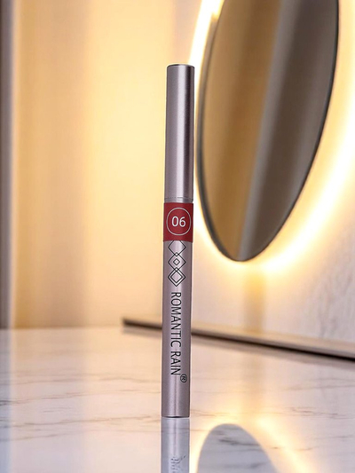 Lippenkonturenstift in der Farbe Strawberry Mousse