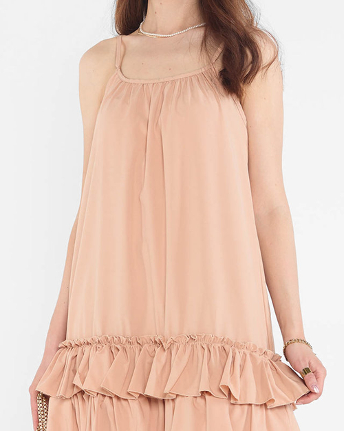 Коричнева сукня на бретелях з оборками