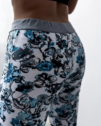 Damen 3/4 gemusterte Shorts in Weiß und Türkis PLUS SIZE- Kleidung