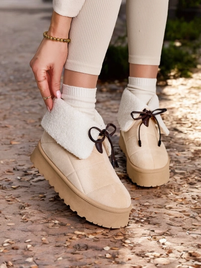 Royalfashion Damen Schnürstiefel mit Kunstleder- und Stoffmaterialkombination. Innen angenehm gefüttert mit Fell, zum Hineinschlüpfen. Perfekt für den Winter! 87654321 <p> DAMENSTIEFEL SCHNEESTI