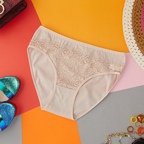 Beiges Damen-Slip mit Spitze - Unterwäsche
