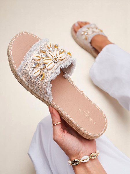 Damen Sandalen Perseida Royalfashion silber mit Muscheln auf flacher Sohle