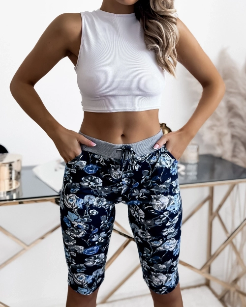 Жіночі шорти 3/4 темно-синього кольору з квітами PLUS SIZE - Одяг