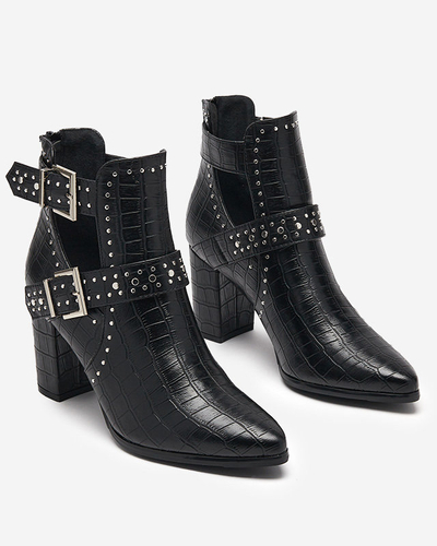 Schwarze Stiefel auf dem Pfosten mit Ausschnitten und Masieo-Schnallen - Schuhe