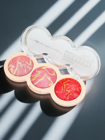 Palette mit 3 Nuancen eines illuminierenden Rouge für die Wangenfarbe