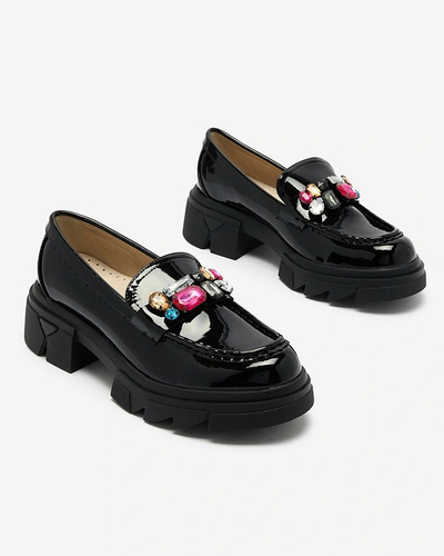 Royalfashion Lackierte schwarze Mokassins mit bunten Steinen Tarins