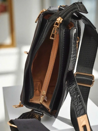 Damenhandtasche Callista Black – kleine Umhängetasche aus Öko-Lackleder