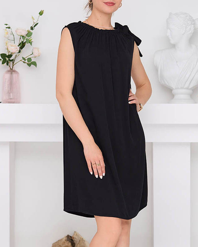 Schlichtes schwarzes ärmelloses Kleid - Kleidung