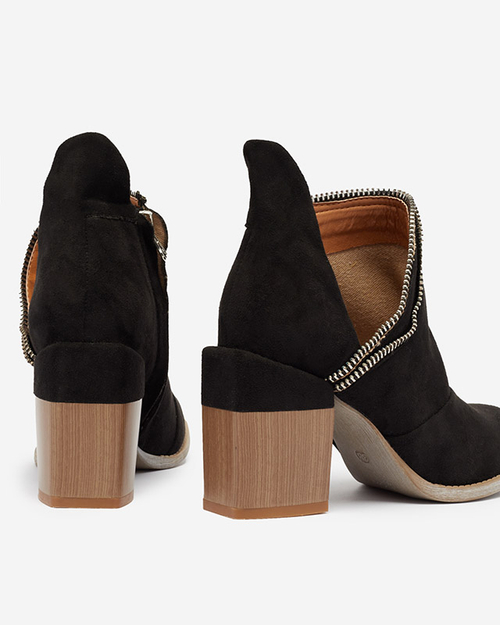 Чорні жіночі утеплені чоботи на підборах Mukis