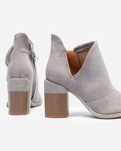 Hellgraue Damenstiefeletten mit Cintura-Ausschnitten - Schuhe