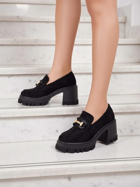 Elegante Vulcano Sandalen in schwarzem Wildleder