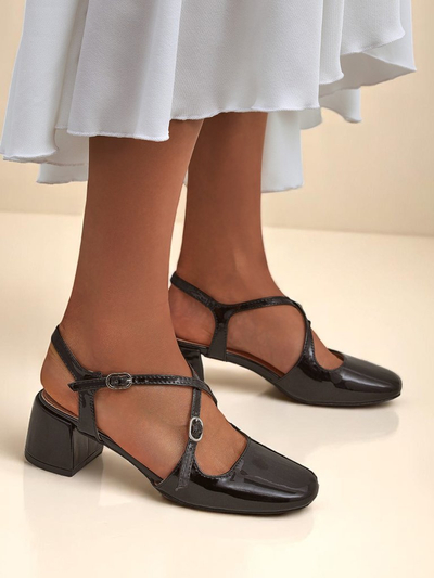 Royalfashion Damenpumps mit niedrigem Absatz und dekorativen Riemen Lollita