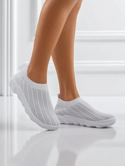 Damen weiße Turnschuhe Astrea aus luftigem Stoff mit flacher Sohle