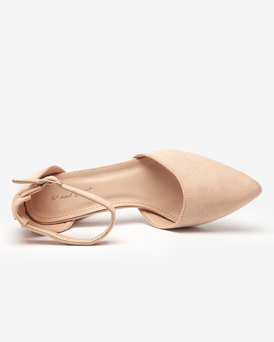 Beige Damensandalen auf der Kinotia-Post - Schuhe