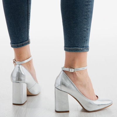 Silberne Pumps auf einem höheren Pfosten Mattelessa - Footwear 1