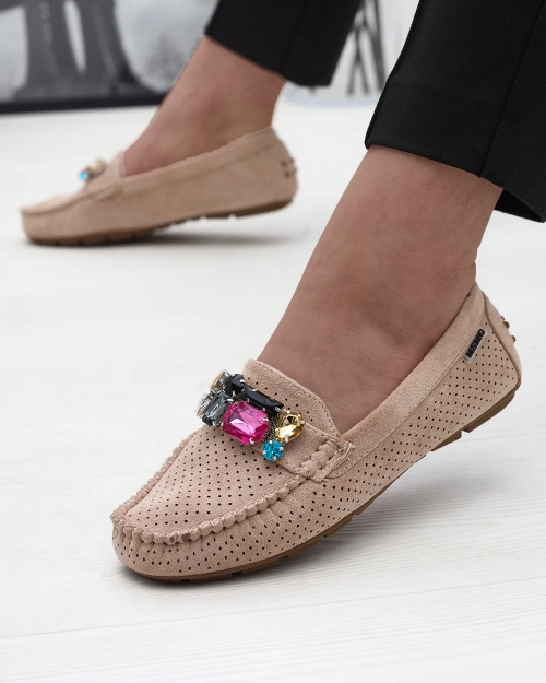 Світло-коричневі жіночі ажурні мокасини з кольоровим декором Aqitic - Взуття