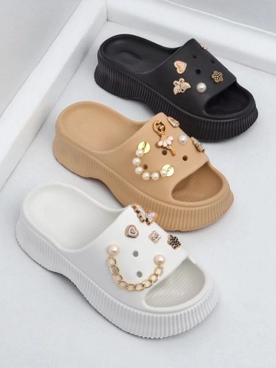 Royalfashion Damen-Gummisandalen mit Verzierungen Slash Glam