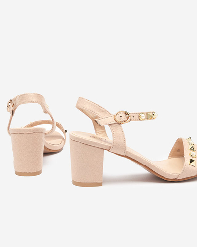 OUTLET Beige Damensandalen an einer Stange mit Rokky-Dekorationen - Schuhe
