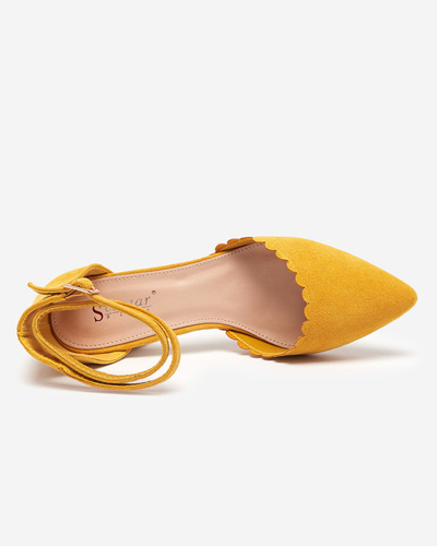 OUTLET Senffarbene Öko-Wildleder-Damensandalen auf der Ametis-Post - Schuhe