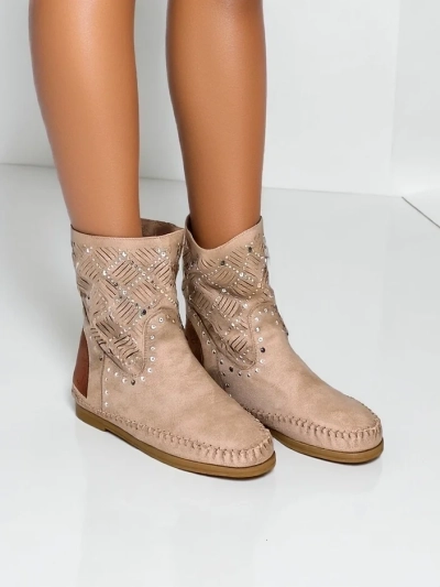 Royalfashion Damen Stiefeletten auf einem niedrigen Wedge mit Nieten im indischen Stil